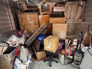 10 x 10 storage unit in Van Nuys, CA