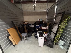 10 x 10 storage unit in Van Nuys, CA