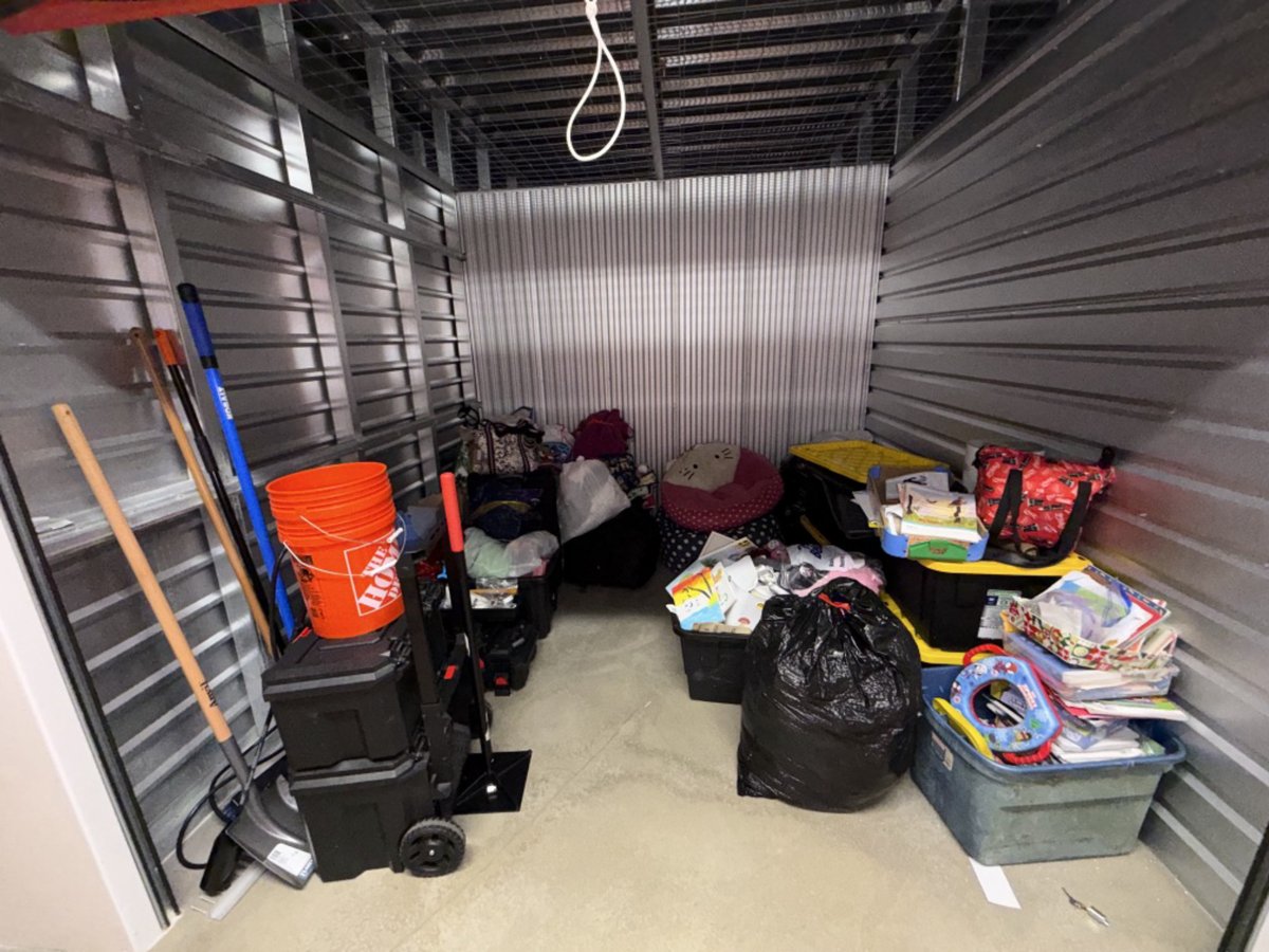 10 x 10 storage unit in Van Nuys, CA