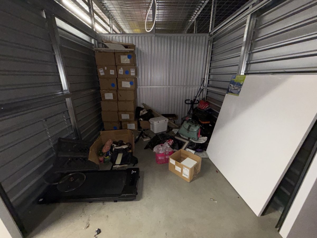 10 x 10 storage unit in Van Nuys, CA