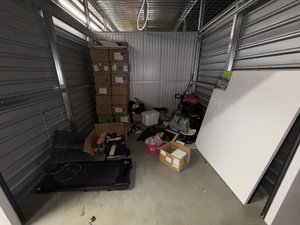 10 x 10 storage unit in Van Nuys, CA