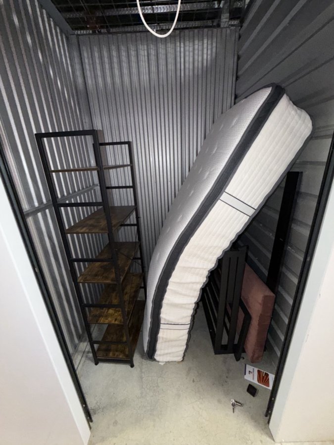 5 x 5 storage unit in Van Nuys, CA