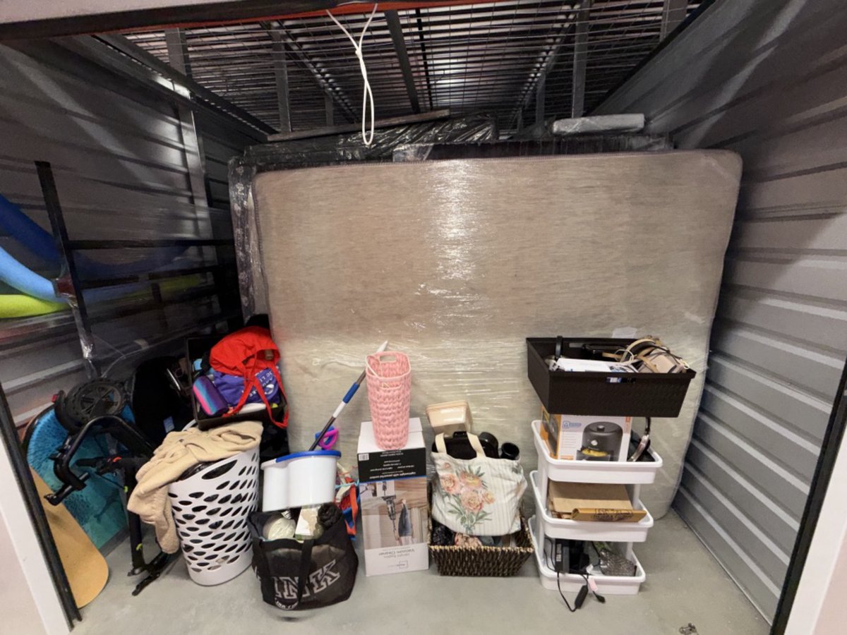 10 x 10 storage unit in Van Nuys, CA