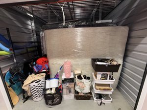 10 x 10 storage unit in Van Nuys, CA
