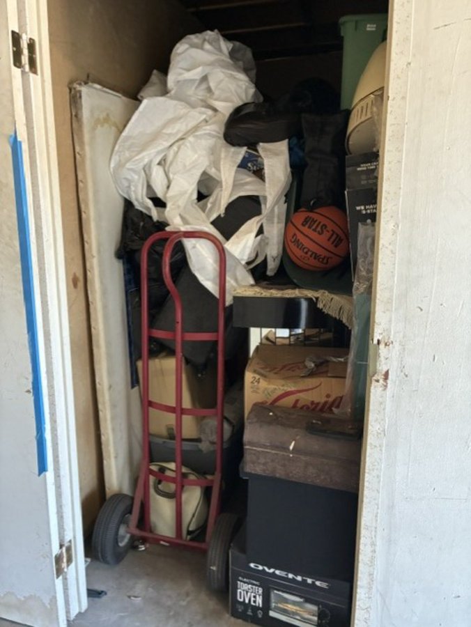 5 x 8 storage unit in Spring Valley, CA
