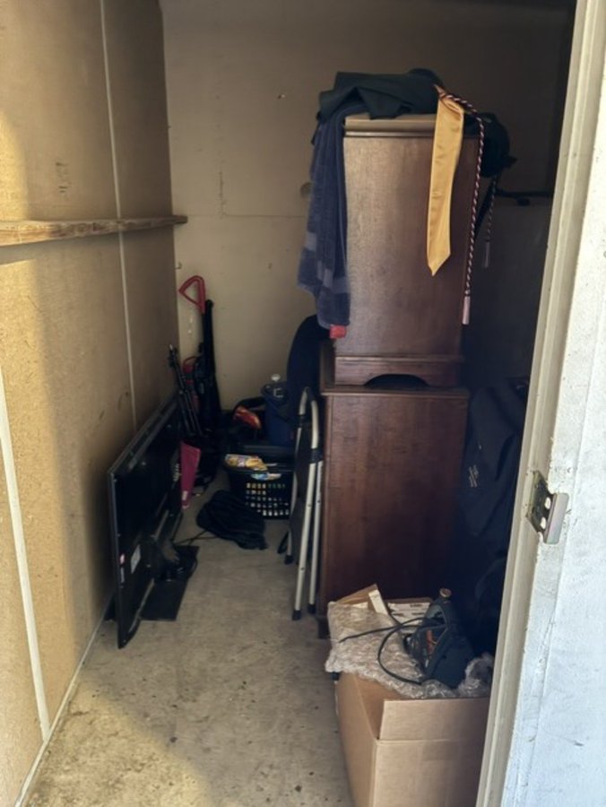 7 x 10 storage unit in Spring Valley, CA