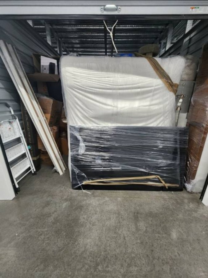 10 x 10 storage unit in Newark, CA