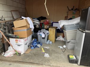 10 x 10 storage unit in Palmdale, CA
