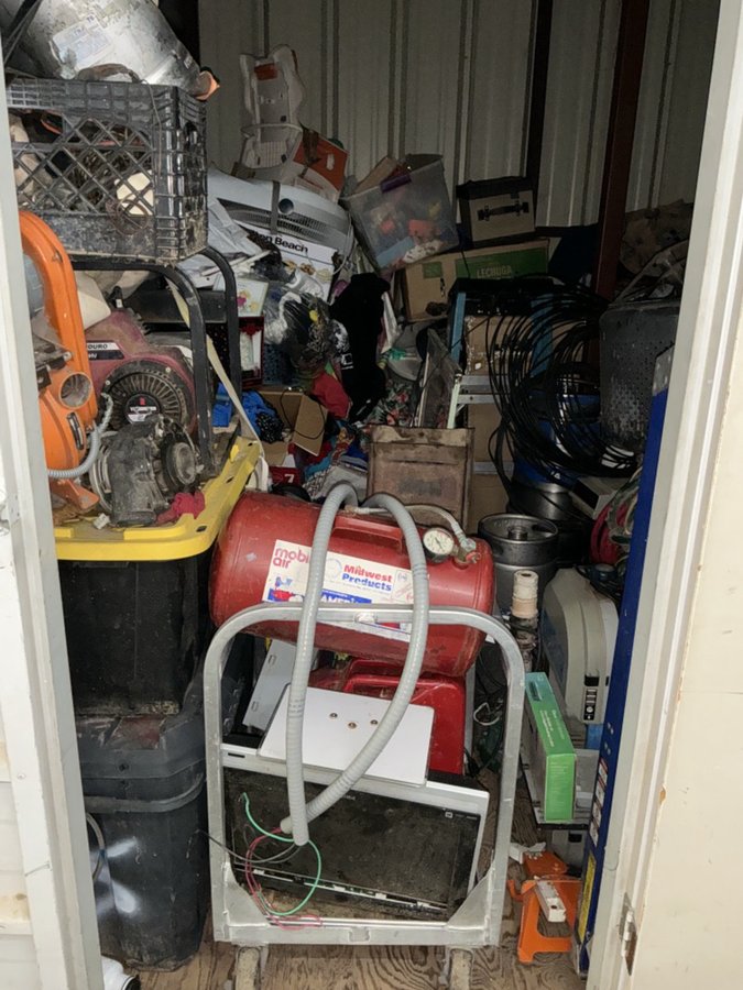 10 x 10 storage unit in Palmdale, CA