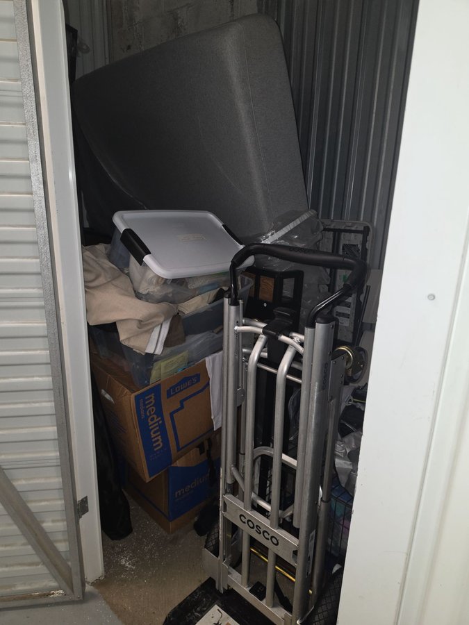 15 x 5 storage unit in Portland, OR
