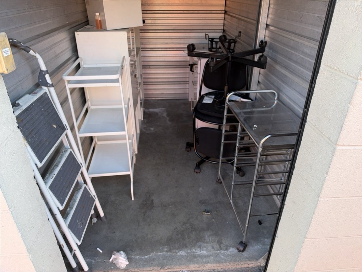 5 x 10 storage unit in Long Beach, CA