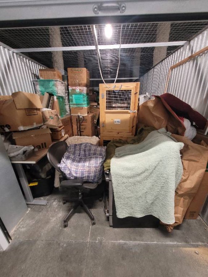 10 x 25 storage unit in Los Angeles, CA