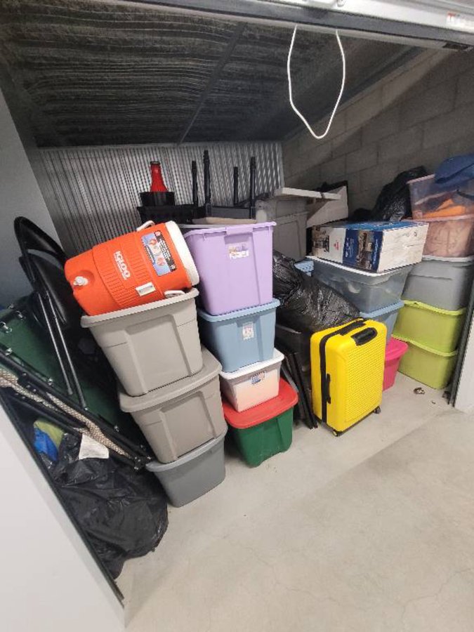 10 x 10 storage unit in Los Angeles, CA