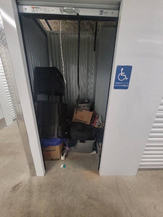 5 x 5 storage unit in Los Angeles, CA