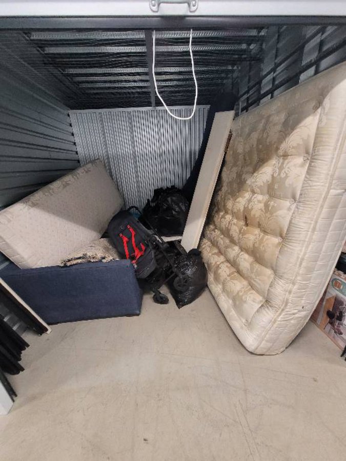 10 x 10 storage unit in Los Angeles, CA