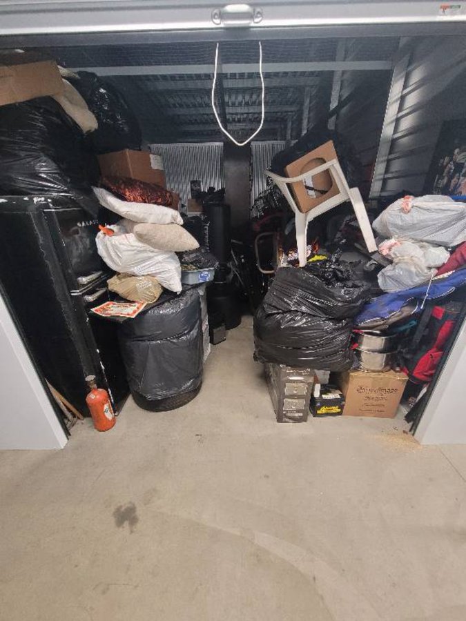 10 x 15 storage unit in Los Angeles, CA