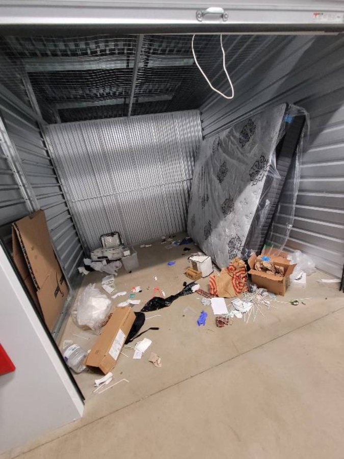 10 x 10 storage unit in Los Angeles, CA