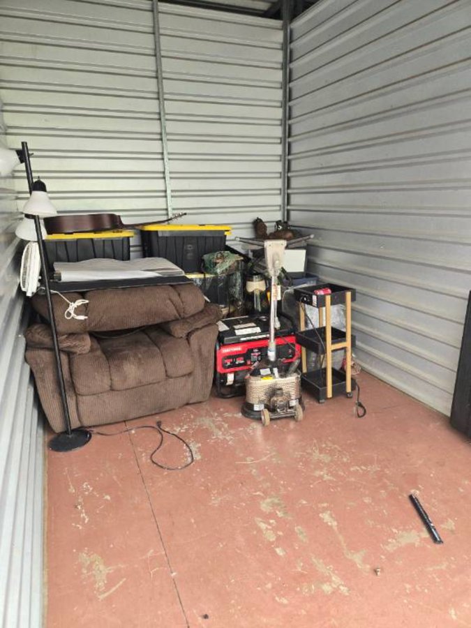 8 x 12 storage unit in Kahului, HI