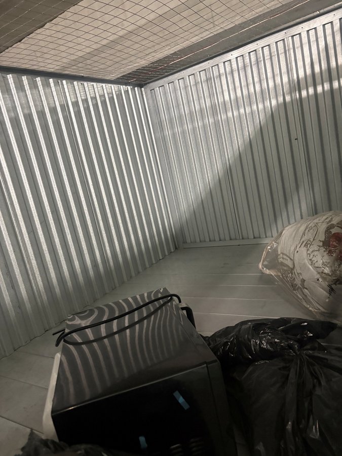 10 x 5 storage unit in Ft. Lauderdale, FL
