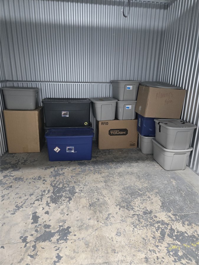 10 x 10 storage unit in Baltimore, MD