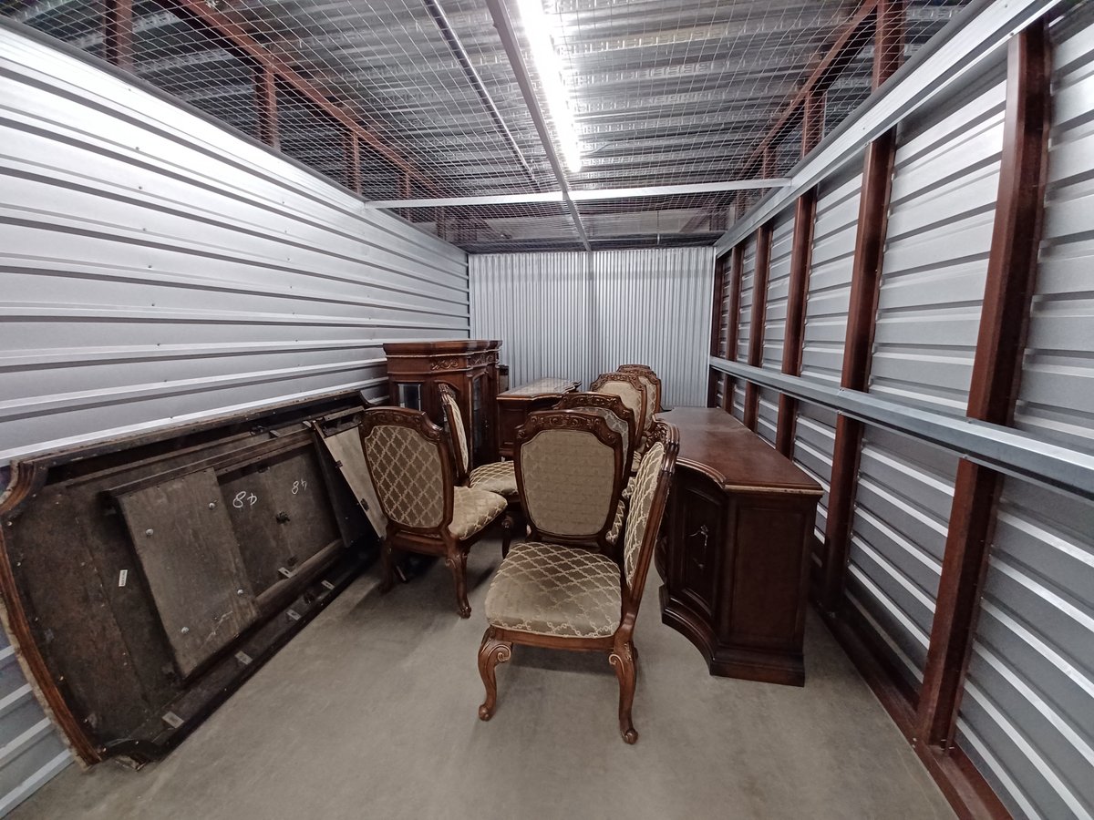 10 x 18 storage unit in Deer Park, NY
