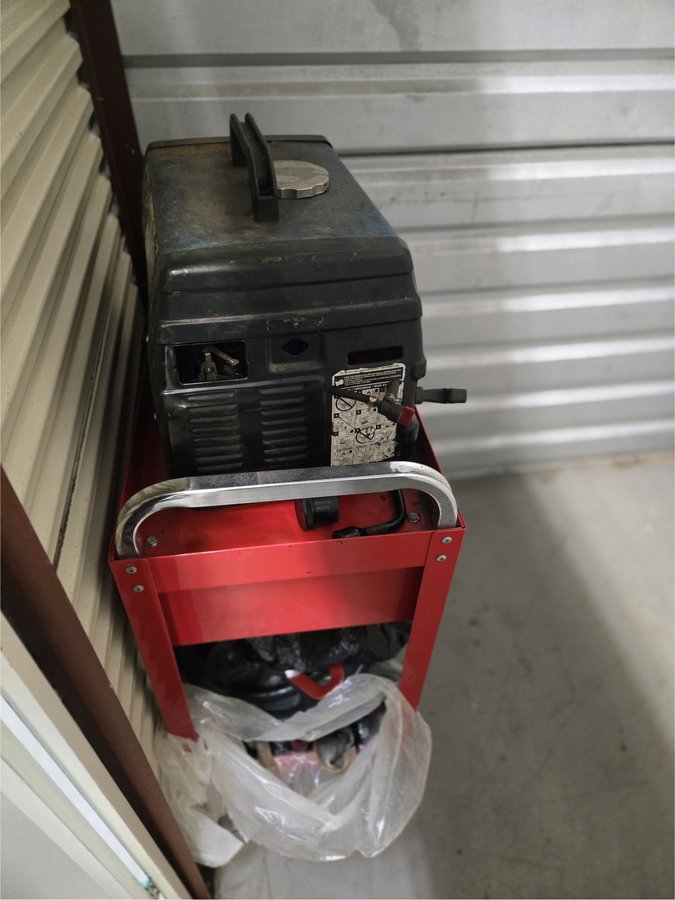 6 x 10 storage unit in Miami, FL
