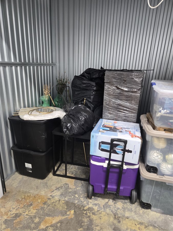 10 x 5 storage unit in Baltimore, MD