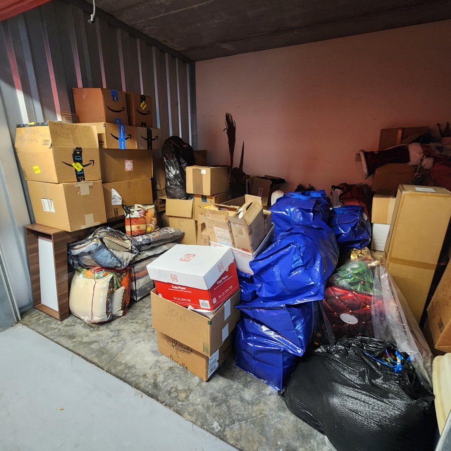 10 x 15 storage unit in Jacksonville, FL