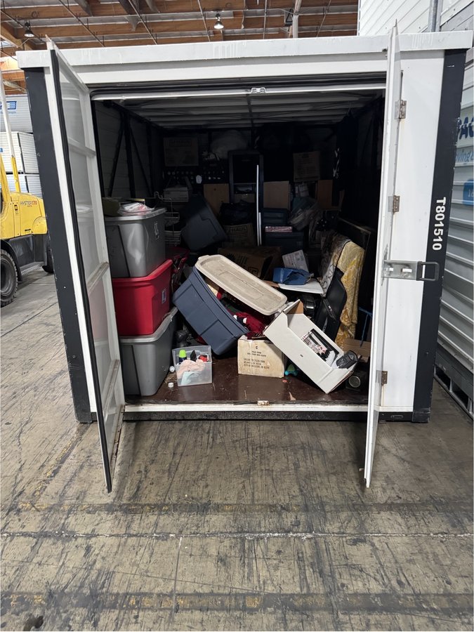 8 x 12 storage unit in Fontana, CA