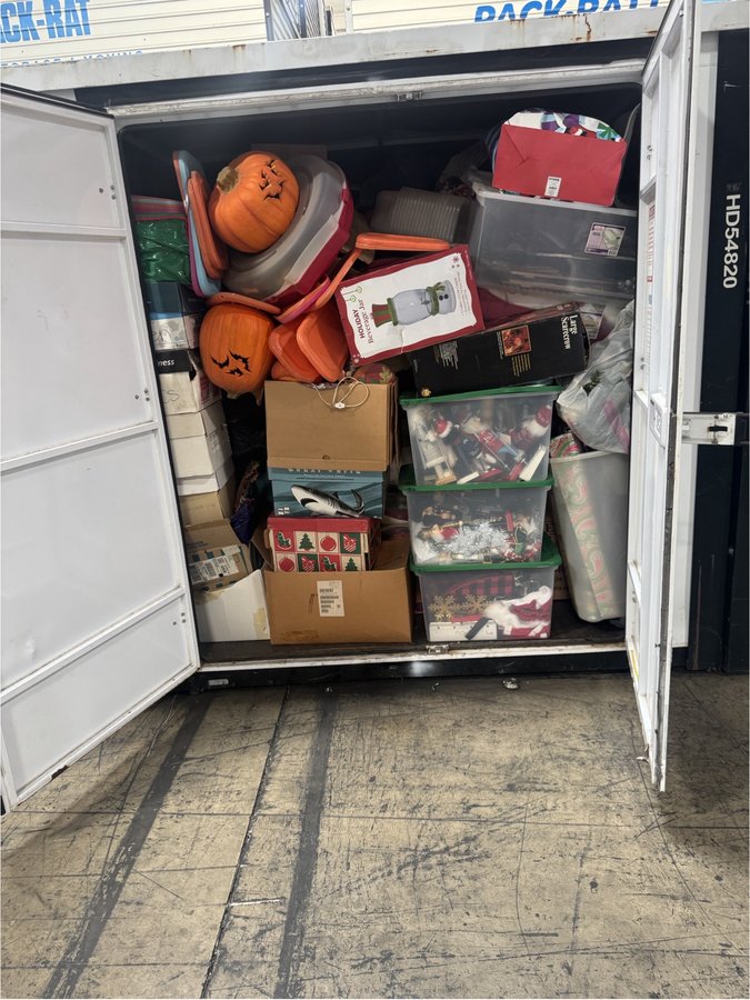8 x 16 storage unit in Fontana, CA
