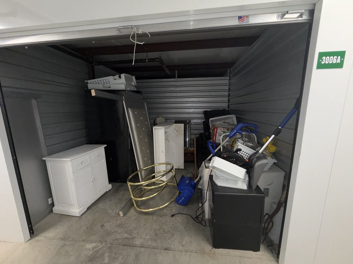 10 x 10 storage unit in Southfield, MI