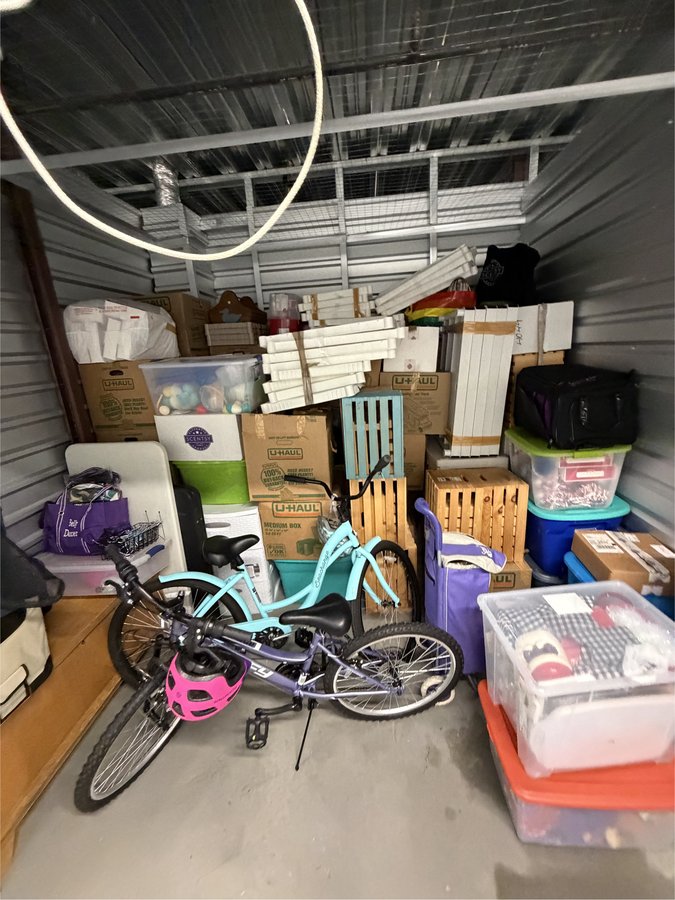 10 x 10 storage unit in Leesburg, VA