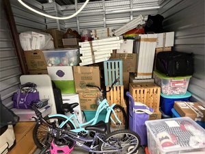 10 x 10 storage unit in Leesburg, VA