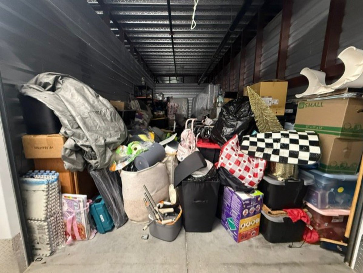 10 x 25 storage unit in Lanham, MD