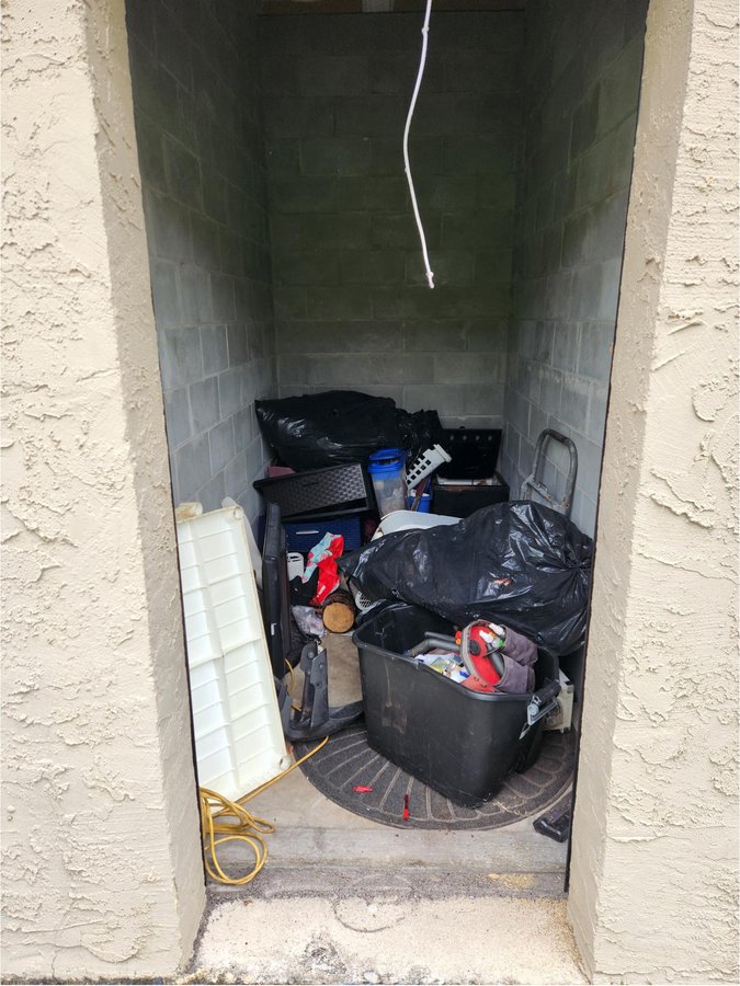 5 x 10 storage unit in Jacksonville, FL
