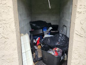 5 x 10 storage unit in Jacksonville, FL