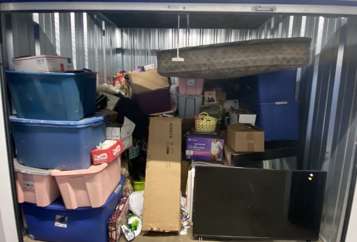 10 x 10 storage unit in Kingston, PA