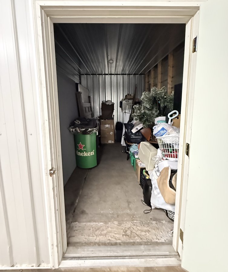 8 x 10 storage unit in Peckville, PA