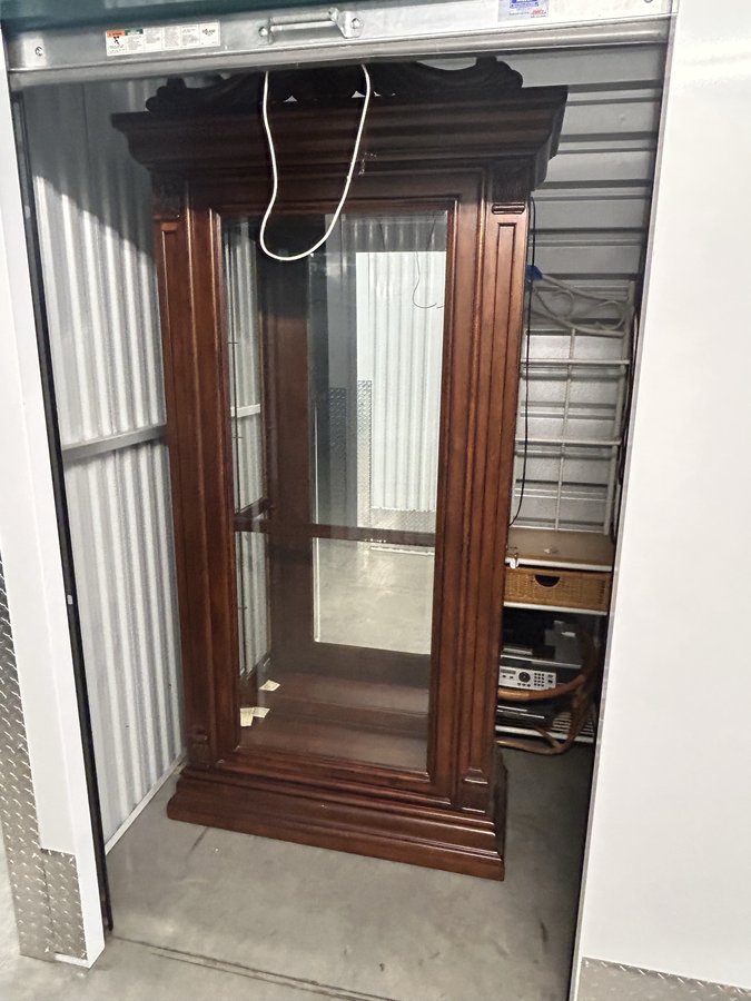 10 x 5 storage unit in Hurricane, WV