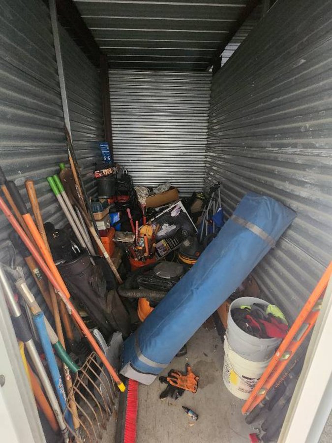 5 x 10 storage unit in Sarasota, FL