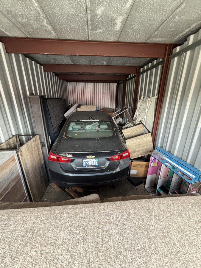 10 x 25 storage unit in Largo, FL