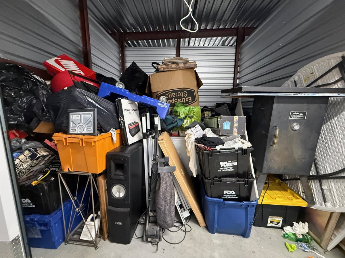 10 x 10 storage unit in Lanham, MD