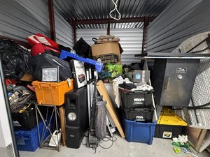 10 x 10 storage unit in Lanham, MD