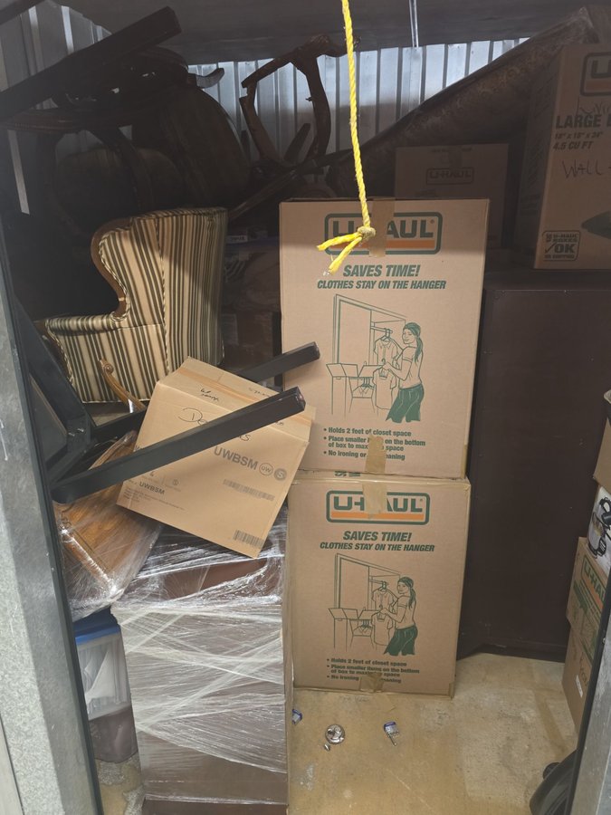 10 x 10 storage unit in Silver Spring, MD