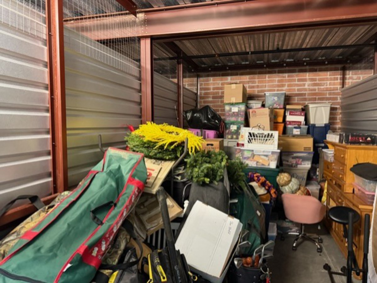 10 x 20 storage unit in Lake In The Hills, IL