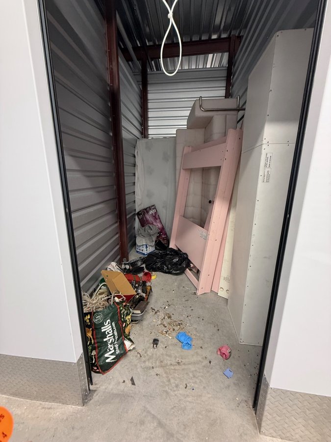 5 x 10 storage unit in Lanham, MD
