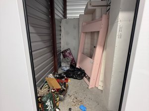 5 x 10 storage unit in Lanham, MD