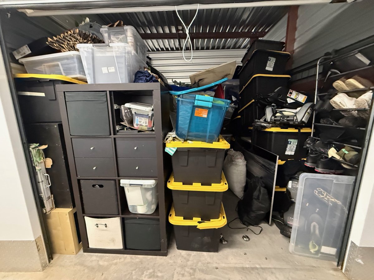 10 x 10 storage unit in Lanham, MD