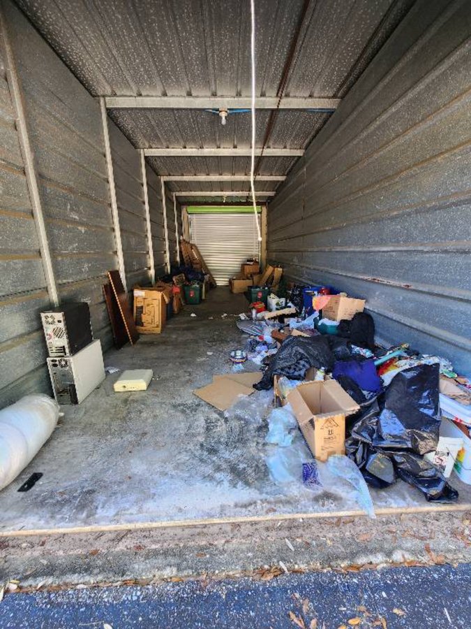 10 x 30 storage unit in Pensacola, FL