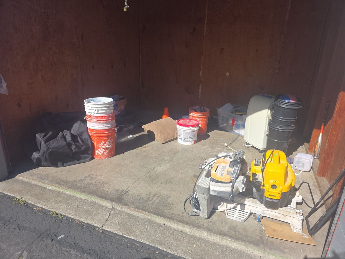 10 x 10 storage unit in Santa Rosa, CA